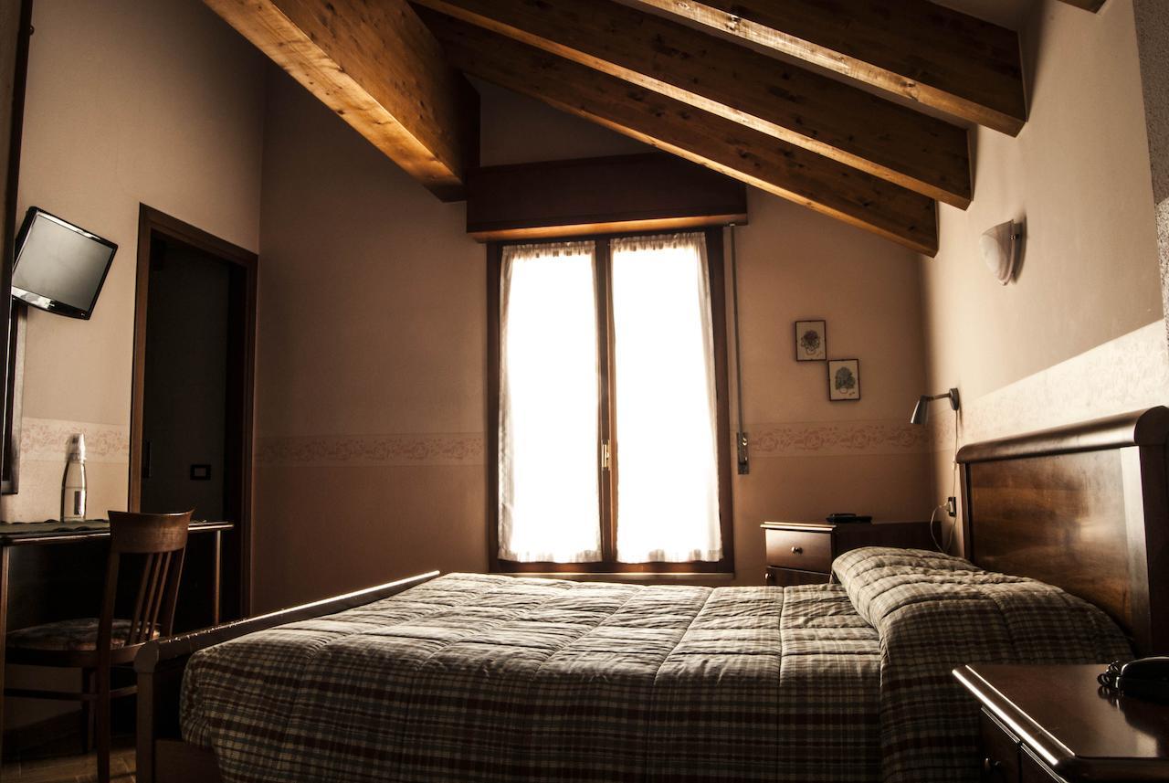 Ristorante Albergo Da Giovanni Carvico الغرفة الصورة